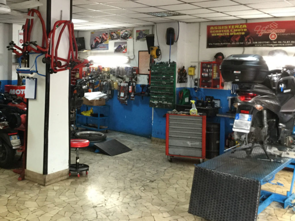A.C.-MotoService-Roma-l'officina