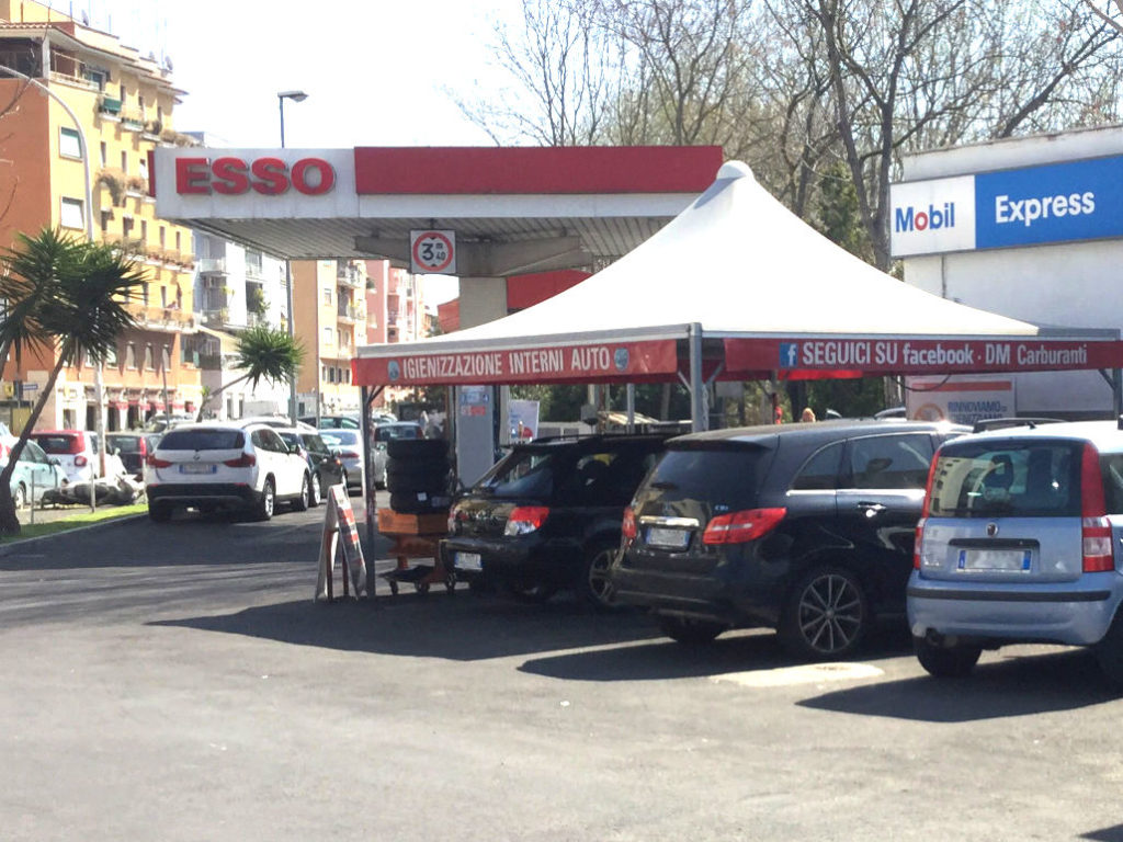 Stazione-di-Servizio-Esso-Conca-d'Oro-lavaggio-auto-e-igienizzazione-interni