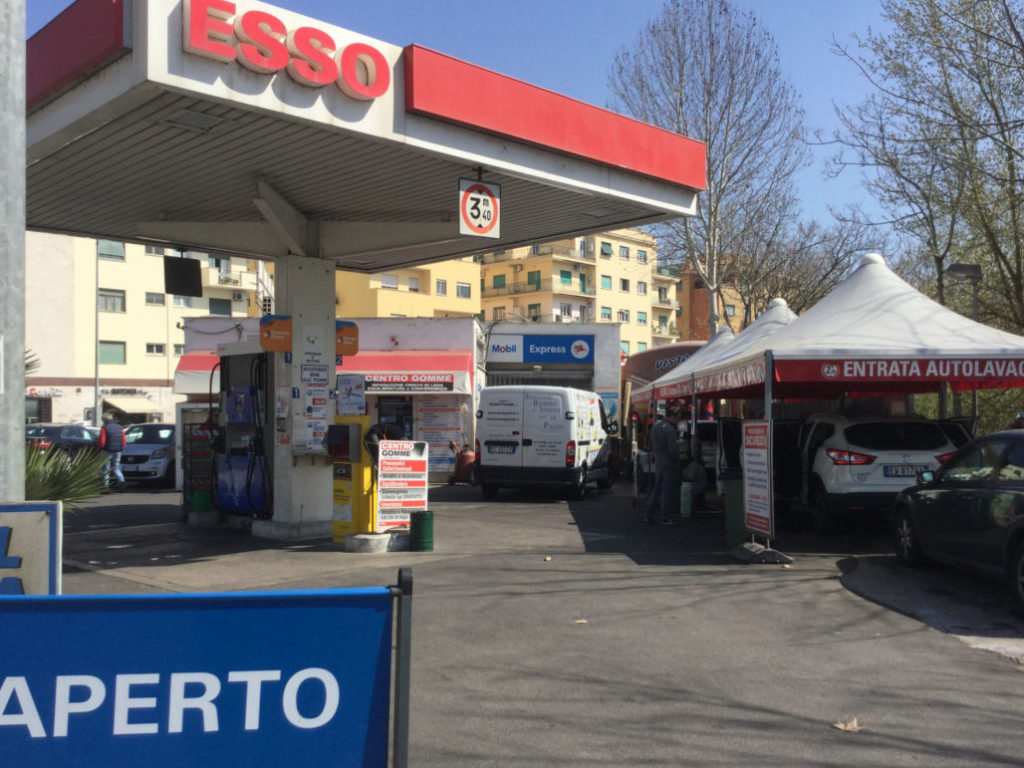 Stazione-di-Servizio-Esso-Conca-d'Oro-lavaggio-auto-professionale