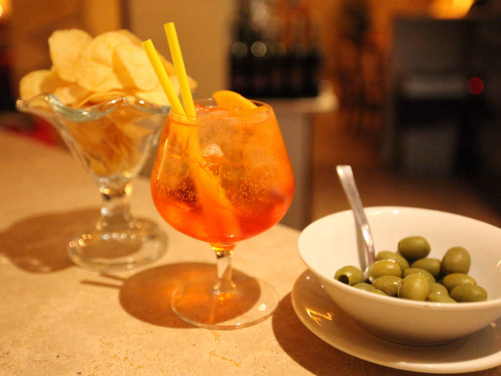 aperitivo-con-snack-Diadema-Restaurant-&-Caffetteria-Roma