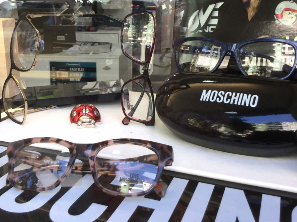 ottica-cardano-di-rava-vetrina-occhiali-moschino