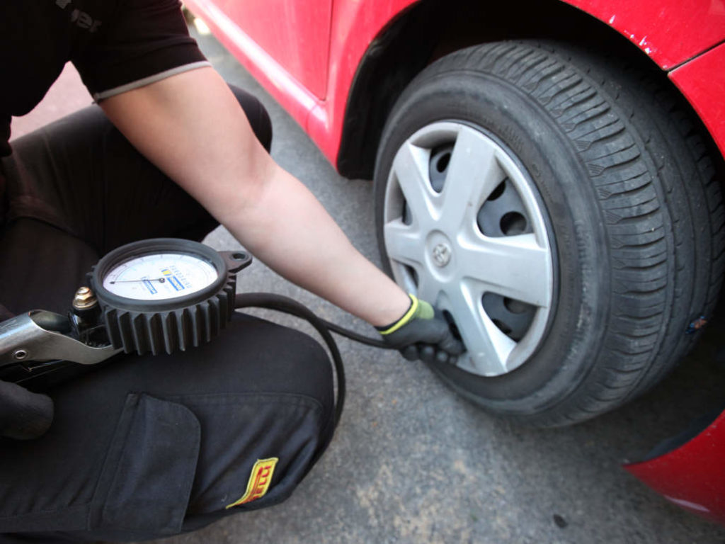 Del-Bene-Pneumatici-controllo-pressione-gomme-auto-Roma-prenestina