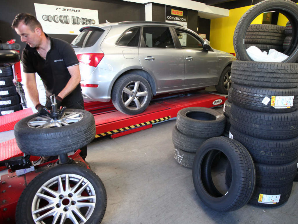 Del-Bene-Pneumatici-sostituzioni-gomme-auto-e-moto-Roma