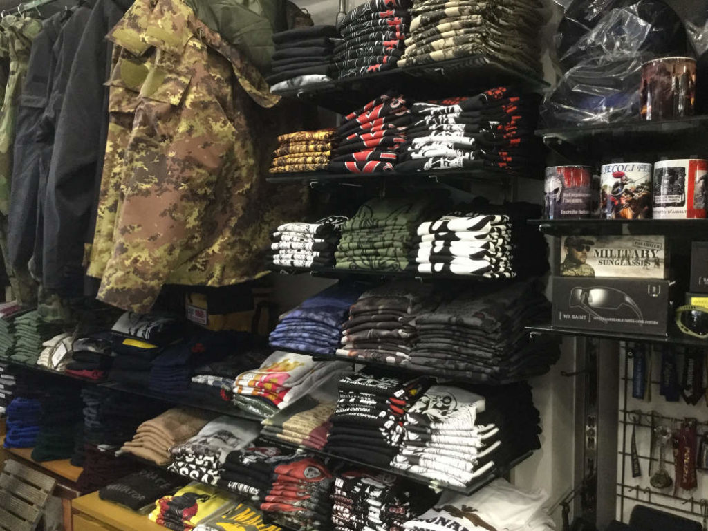 Articoli-Militari-Roma-Bellettati-Paolo-e-Stefano-vendita-parka-militare-e-abbigliamento-Alpha-Industries