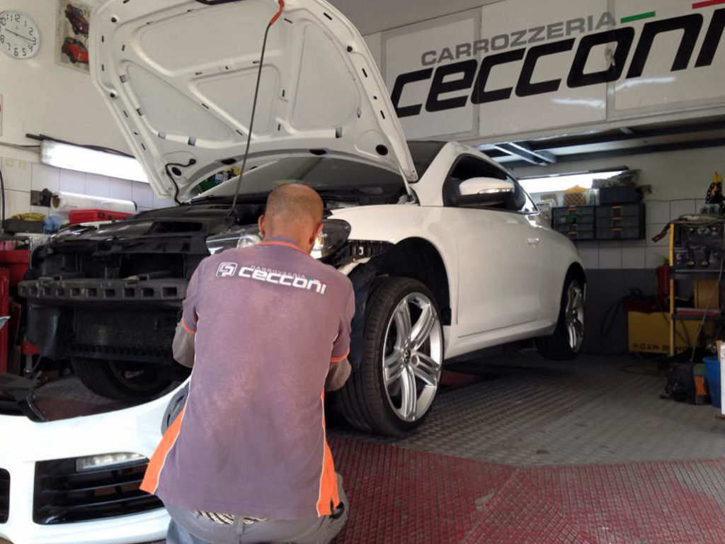 Carrozzeria-Cecconi-Roma-collatina-il-team-all'opera