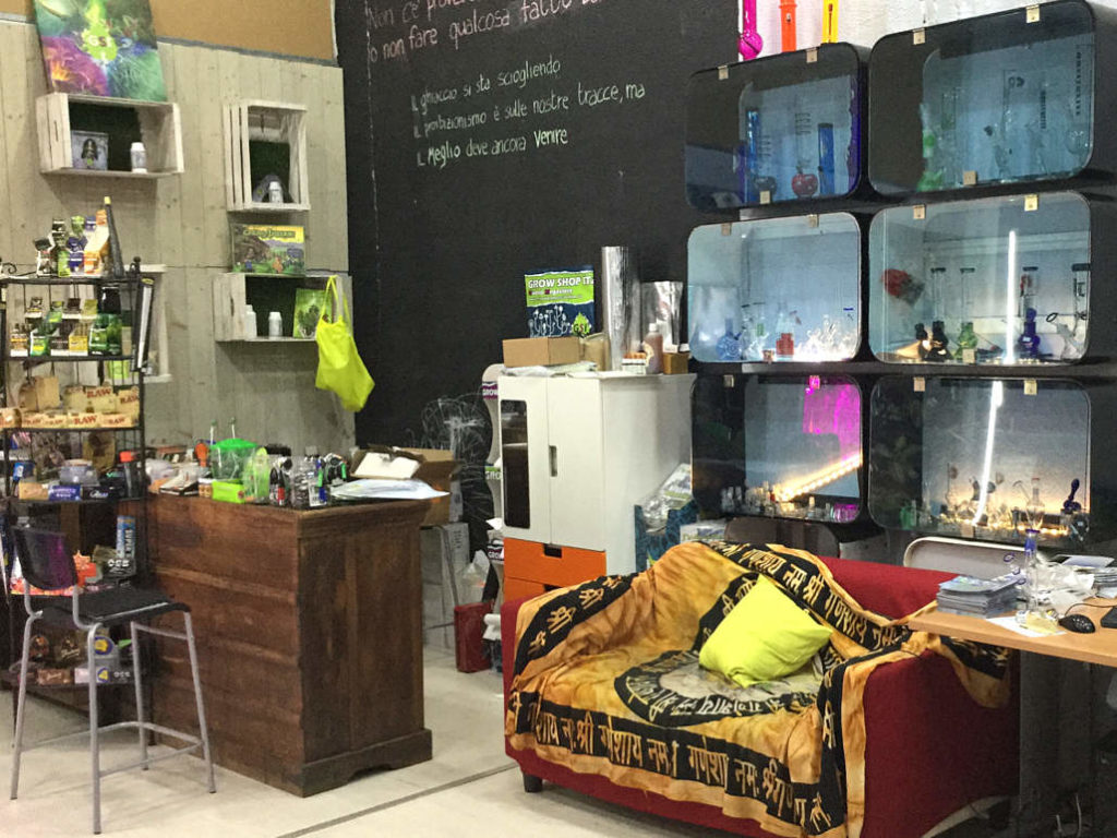 Grow-Shop-Italia-Megastore-panoramica-del-punto-vendita-via-pisino-a-Roma