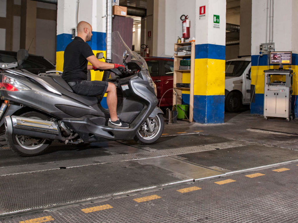 Euro-Parking-Tuscolana-a-Roma-è-anche-centro-revisioni-moto