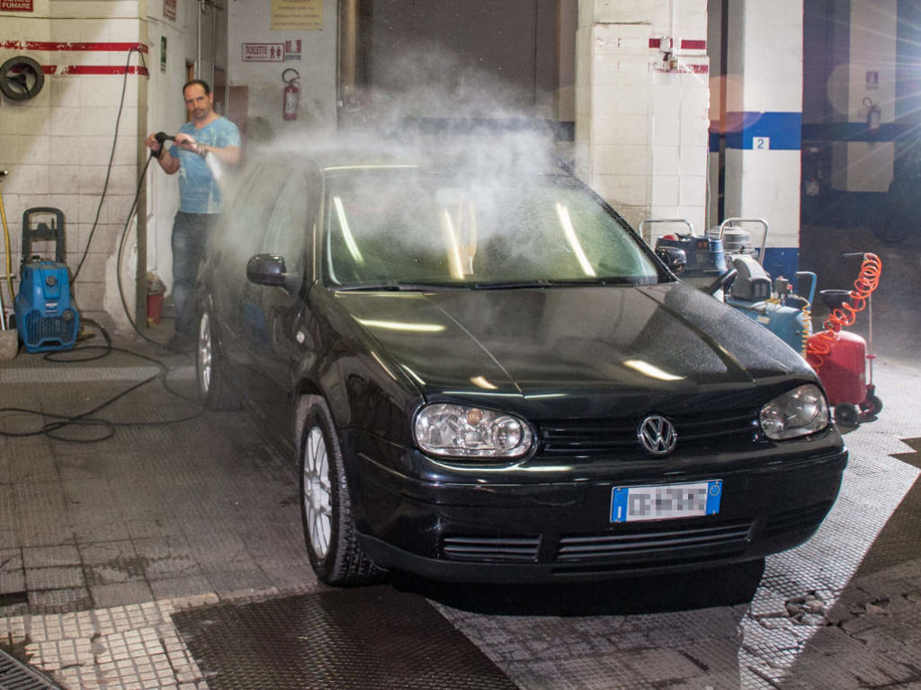 Euro-Parking-Tuscolana-a-Roma-è-anche-lavaggio-auto