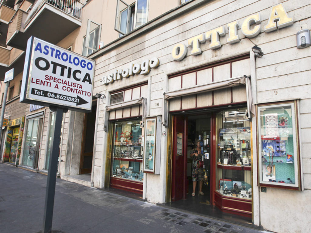 Ottica-Astrologo-a-Roma-panoramica-esterna