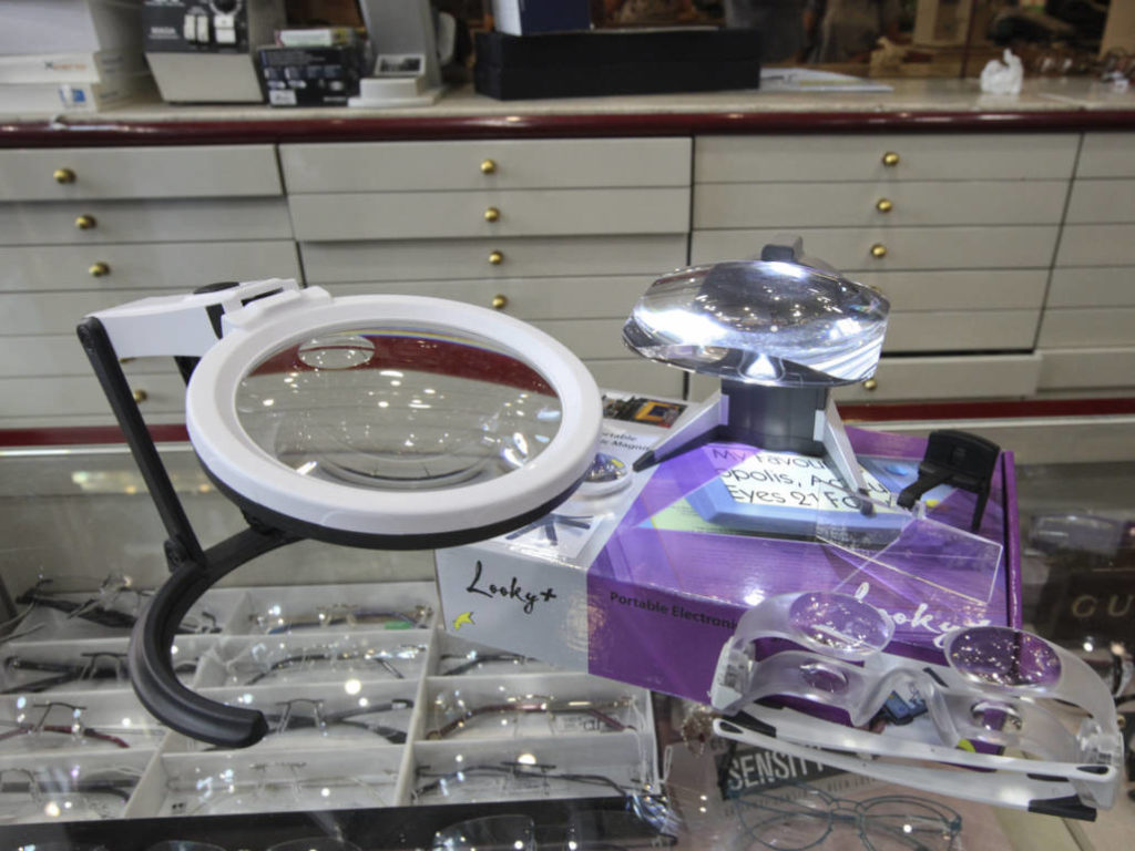 Ottica-Astrologo-a-Roma-è-vendita-dispositivi-per-ipovedenti