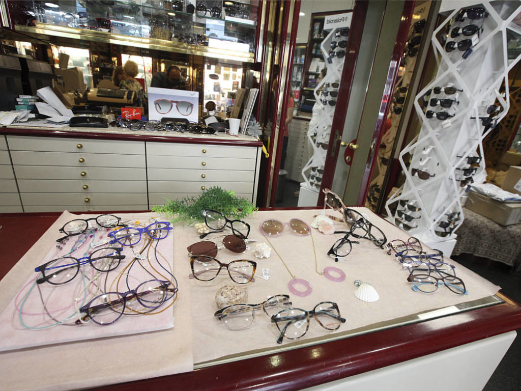 Ottica-Astrologo-a-Roma-è-vendita-occhiali-da-vista-con-lenti-graduate