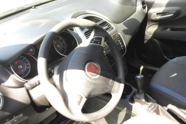 Villa-Bonelli-Auto-Roma-Fiat-Punto-Evo-usata-vista-interni-e-abitacolo