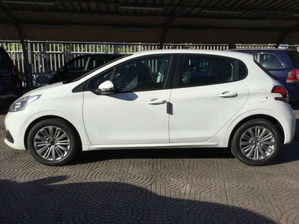 Villa-Bonelli-Auto-Roma-Peugeot-208-PureTech-82cv-GPL-Active-km0-bianca-vista-laterale