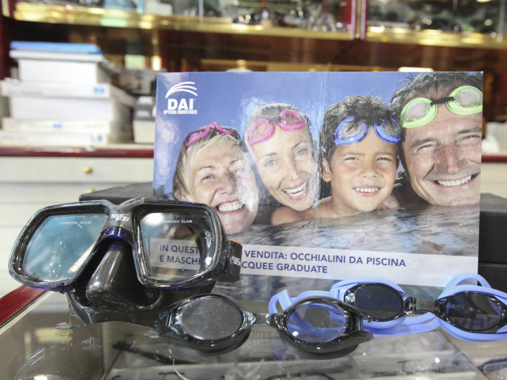 Ottica-Astrologo-a-Roma-è-vendita-occhialini-e-maschere-da-nuoto-graduate